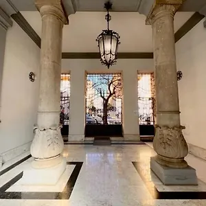 https://appartamento-di-charme-dal-design-prestigioso.it-romehotels.com