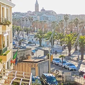 https://royal-retreat.hotelsalgherosardinia.com